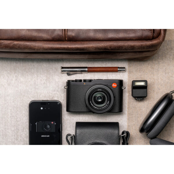 Leica D-Lux 8 Digital Camera (Black) view 5