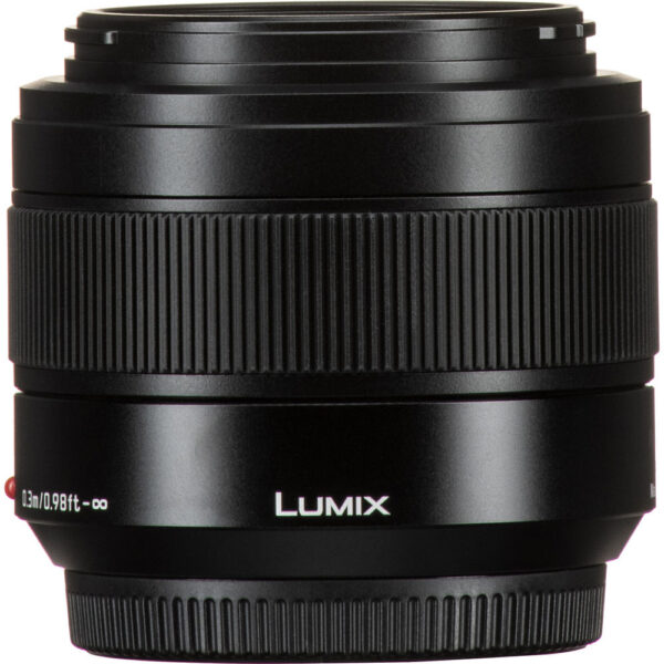 Panasonic Leica DG Summilux 25mm f/1.4 II ASPH. Lens view 3