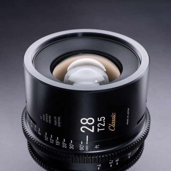 Sigma 28mm T2.5 FF Classic Cine Prime Lens with /i Technology (PL Mount, Feet) view 3