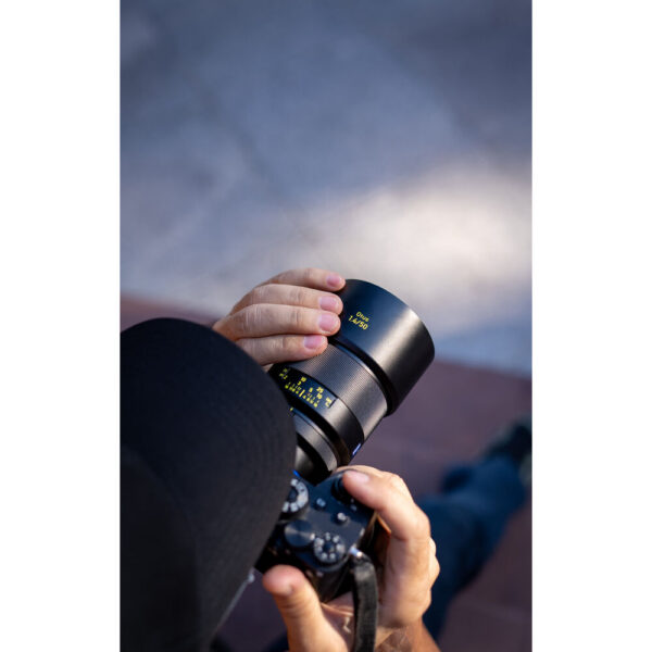 ZEISS Otus ML 50mm f/1.4 Lens (Canon RF) view 6